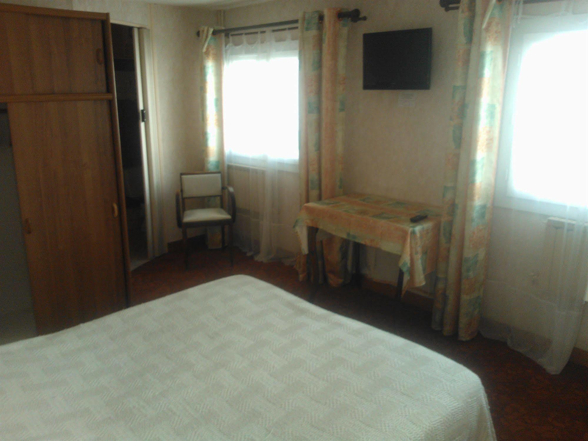 Hotel Aunis-Saintonge Роаян Екстериор снимка