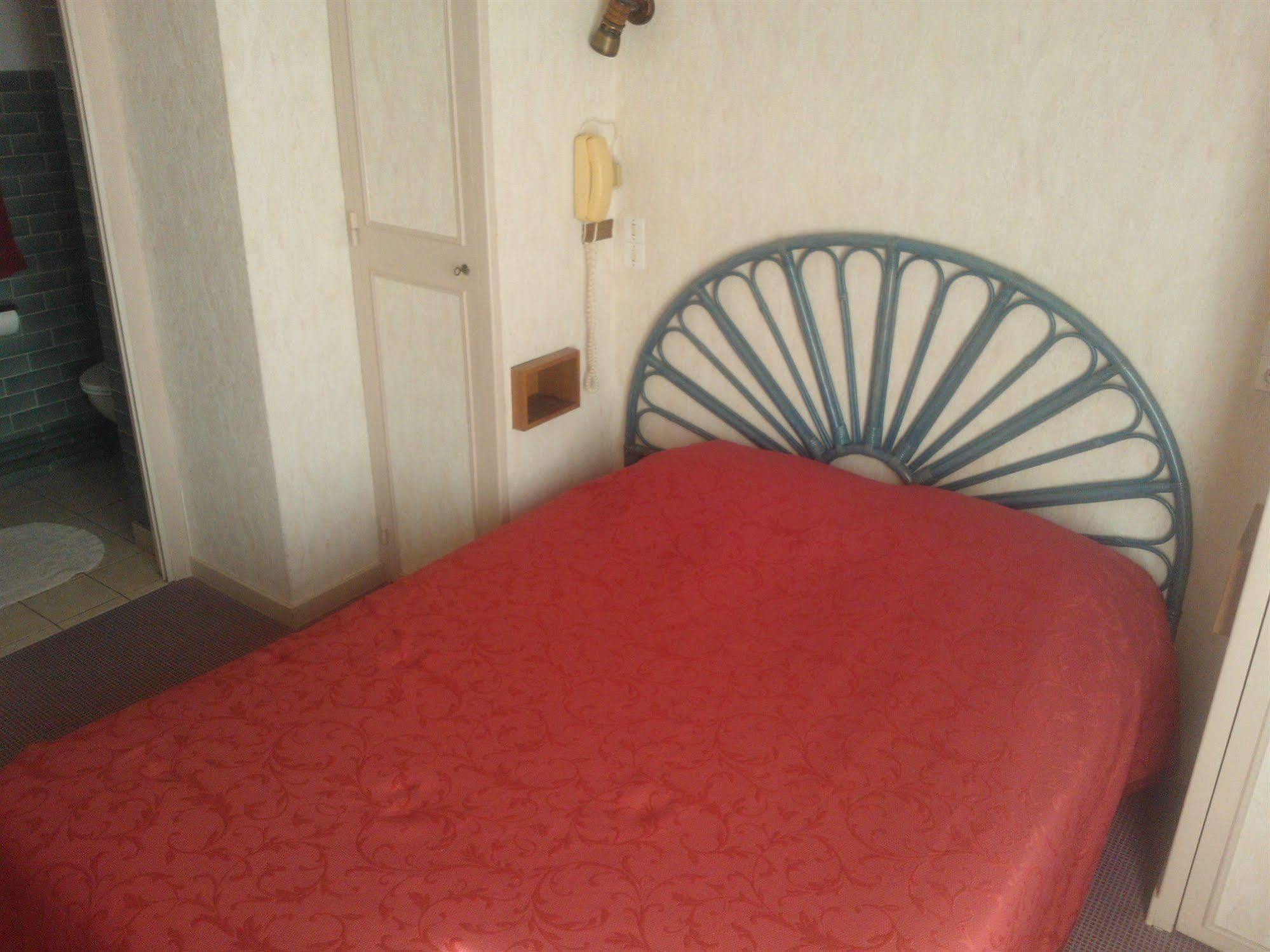 Hotel Aunis-Saintonge Роаян Екстериор снимка